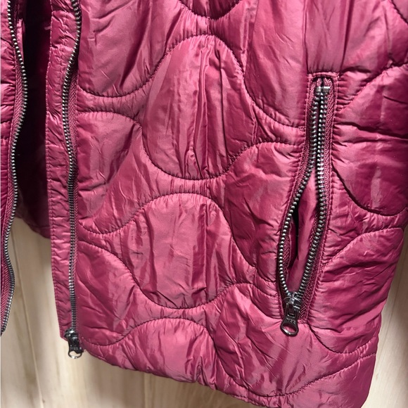 Serra Quilted Hooded Puffer Jacket in Burgundy - Picture 4 of 5
